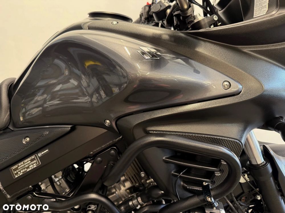 Suzuki V-STROM - 32