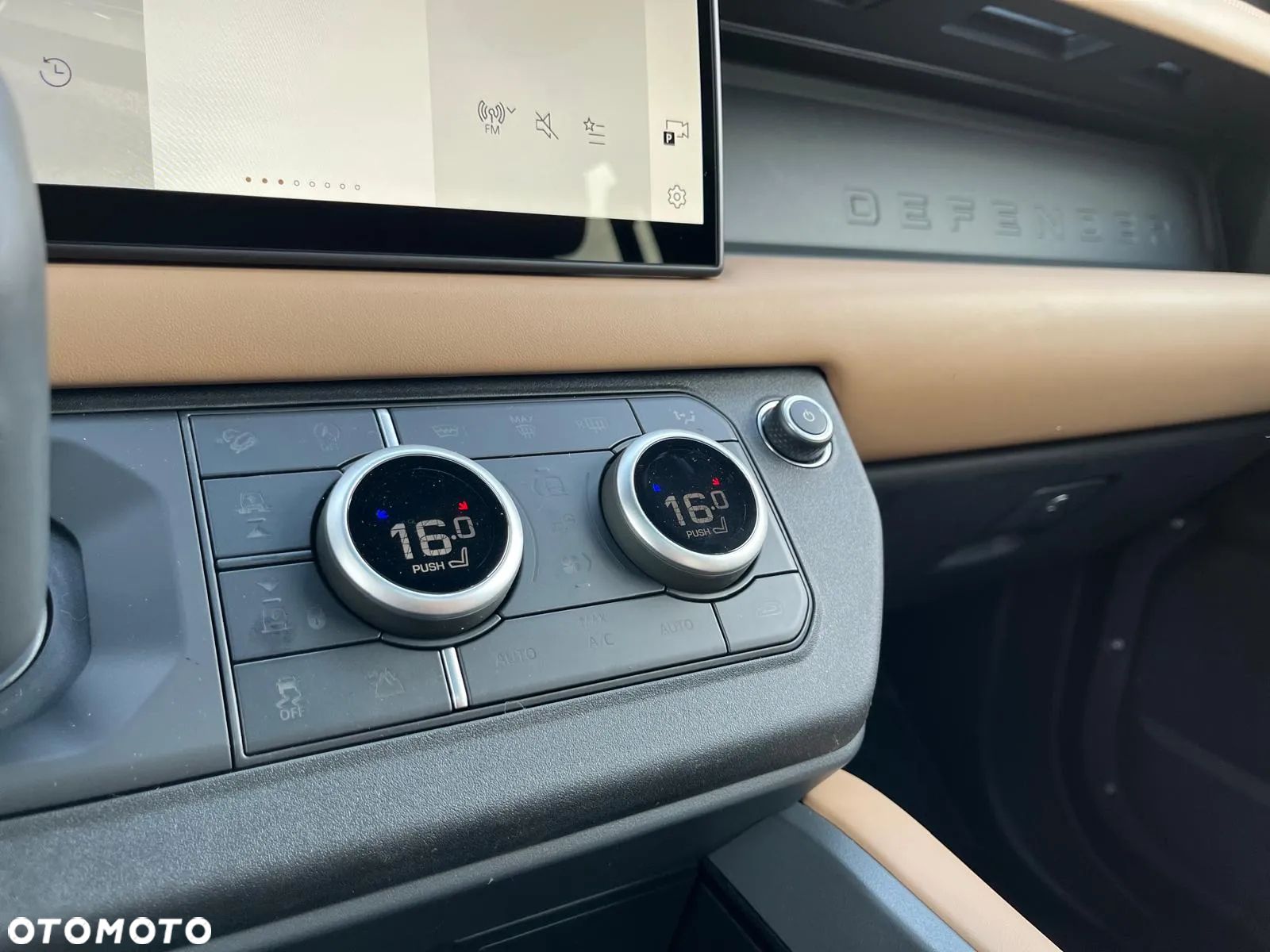 Land Rover Defender - 11
