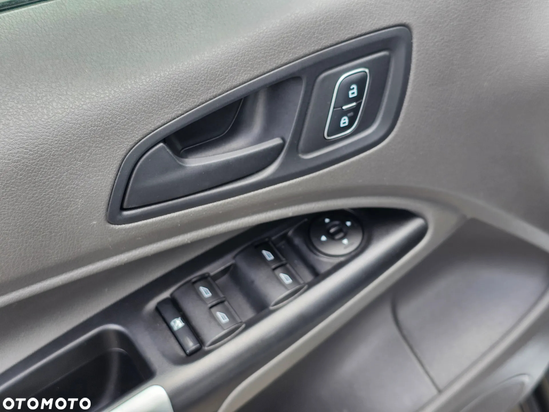 Ford Tourneo Connect Grand - 26