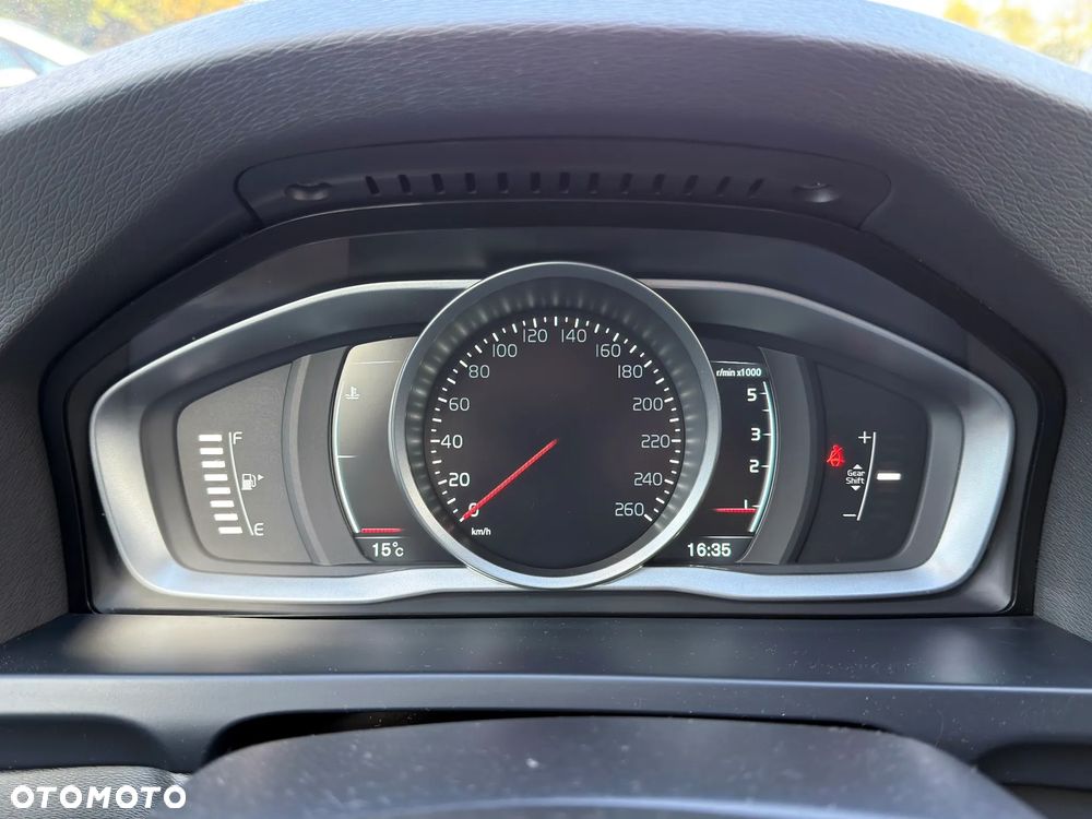 Volvo V60 D4 Momentum - 24