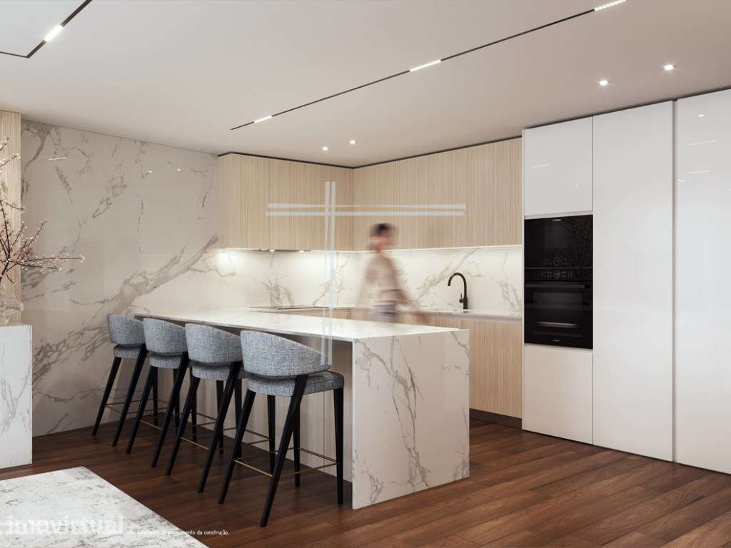 Apartamento T2 Duplex, com varanda e parqueamento - Feijó - Grande imagem: 3/14