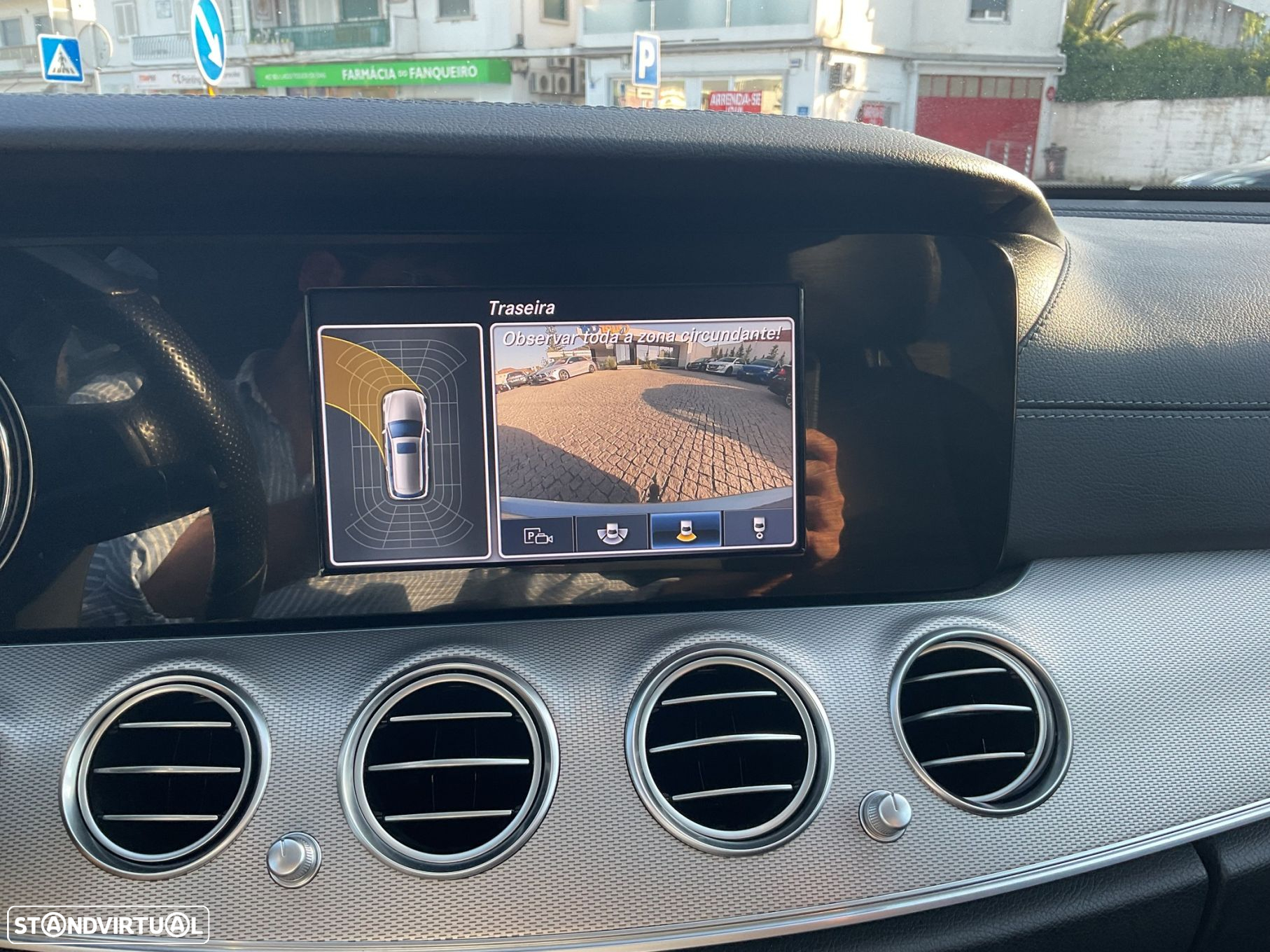 Mercedes-Benz E 220 BlueTEC Avantgarde Auto. - 31