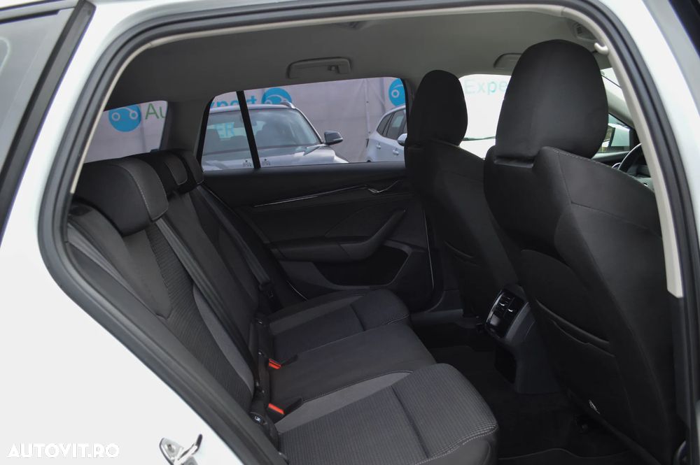 Skoda Octavia Combi 2.0 TDI DSG Tour - 31