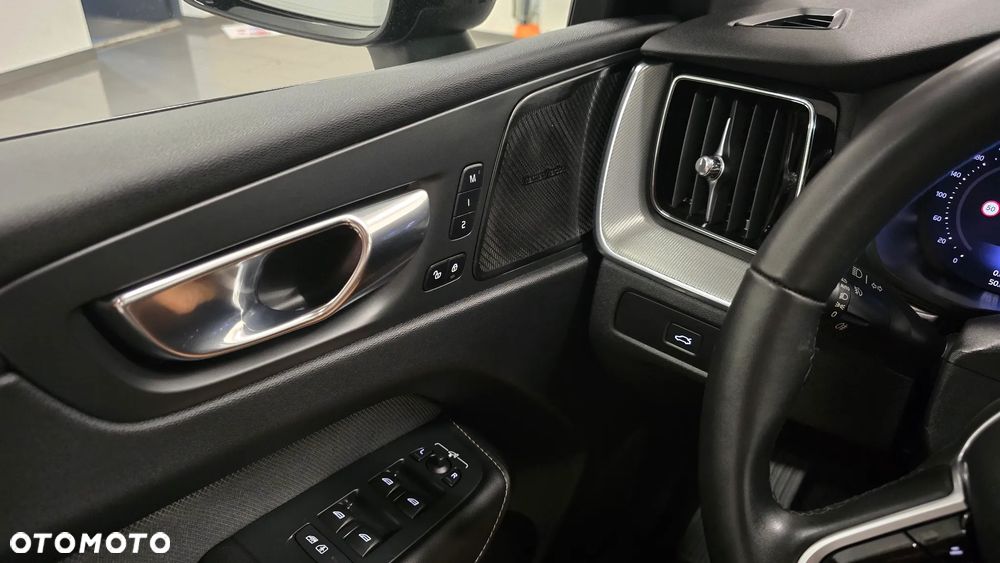 Volvo XC 60 B4 D Ultimate Dark - 22