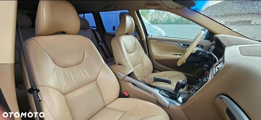 Volvo XC 70 D5 AWD Automatik Premium - 12
