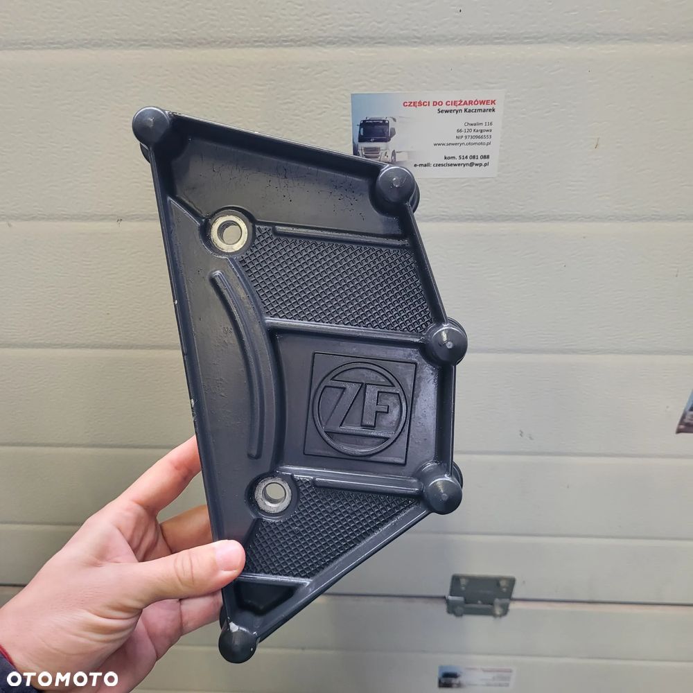 ZASLEPKA POKRYWA SKRZYNI BIEGÓW ZF 1358301091 CHWALIM116 - 1