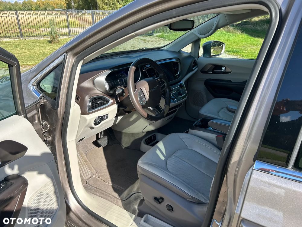 Chrysler Pacifica - 23