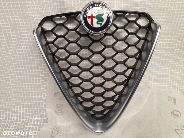 atrapa grill alfa romeo giulia 2016- chrom satyna orginal alfa nowy clasic