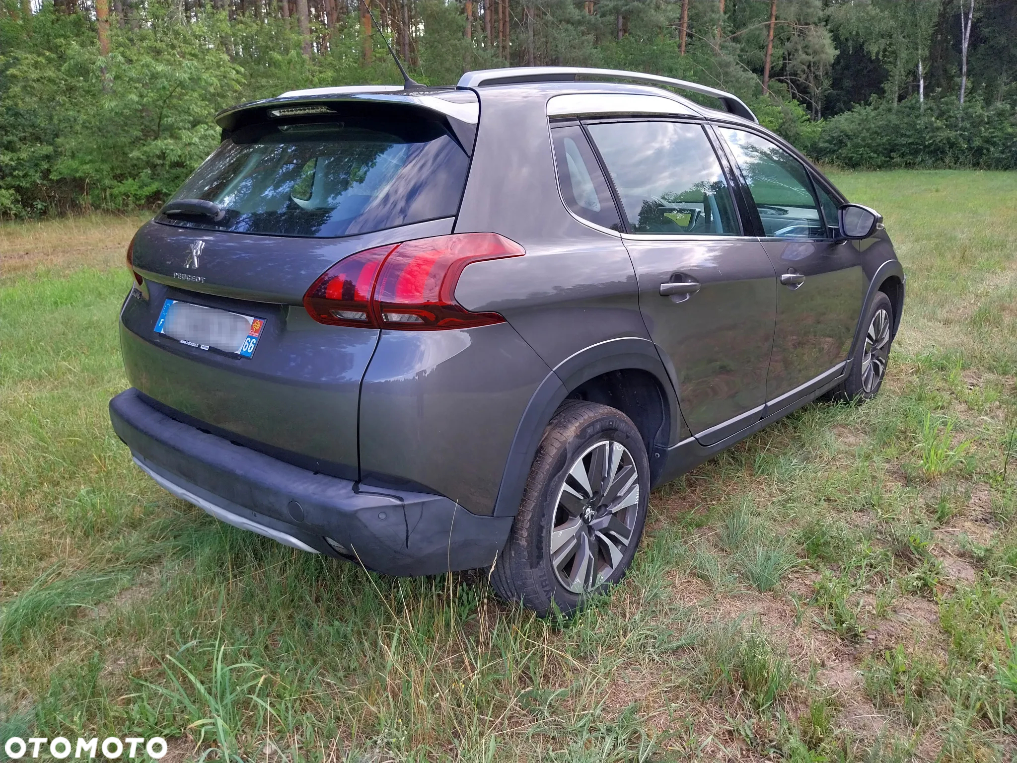 Peugeot 2008 1.6 BlueHDi Allure S&S - 11