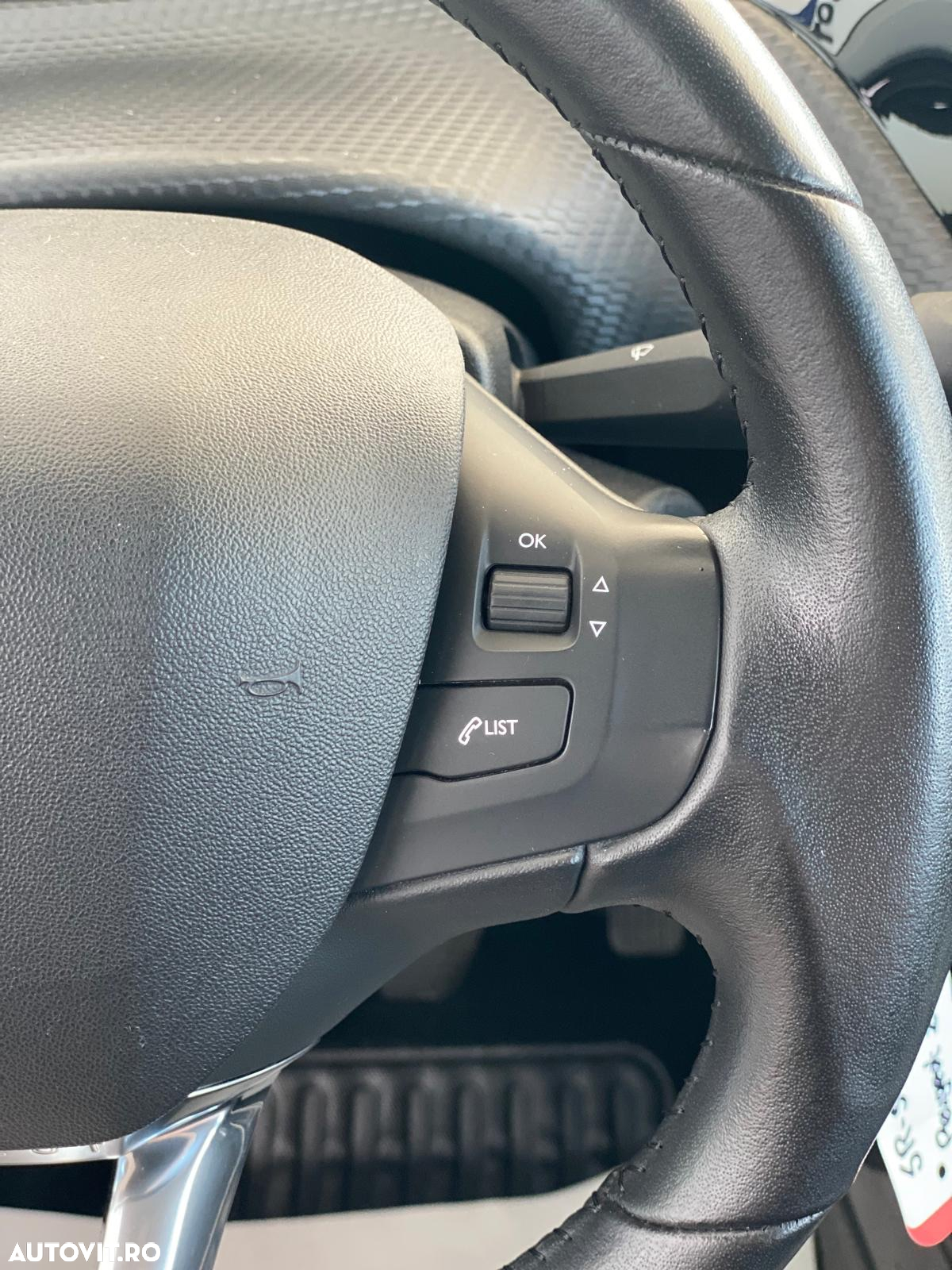 Peugeot 2008 1.2 PureTech Turbo Allure - 17