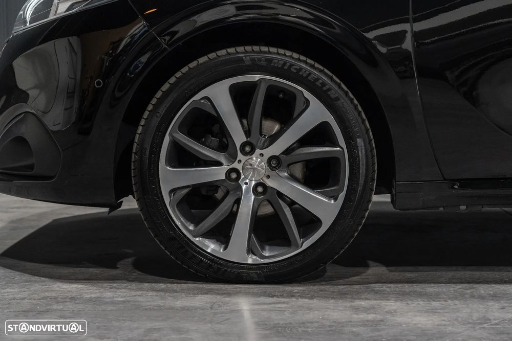 Peugeot 208 1.6 BlueHDi GT Line - 29