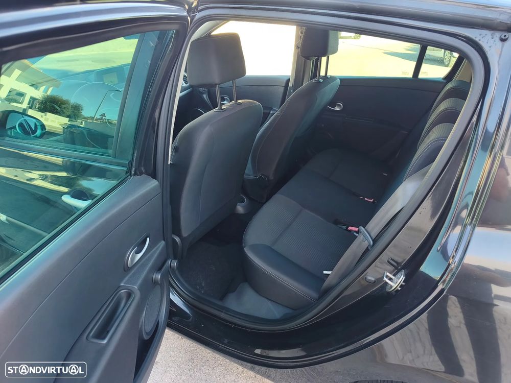 Renault Clio 1.2 16V Dynamique S - 17
