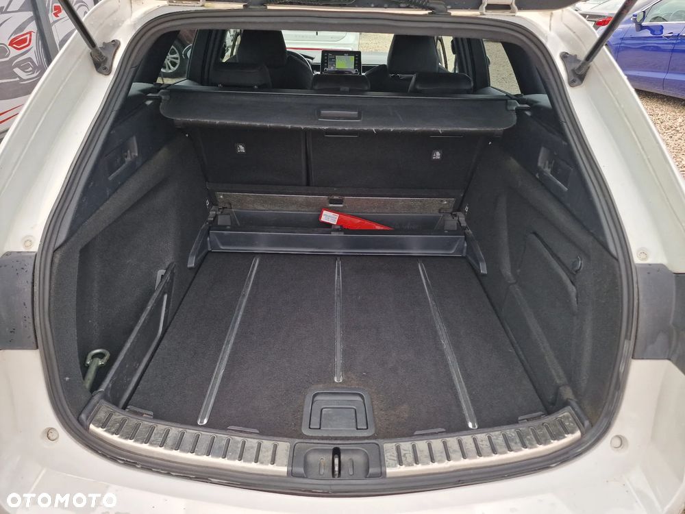 Toyota Corolla 1.8 Hybrid Comfort - 30