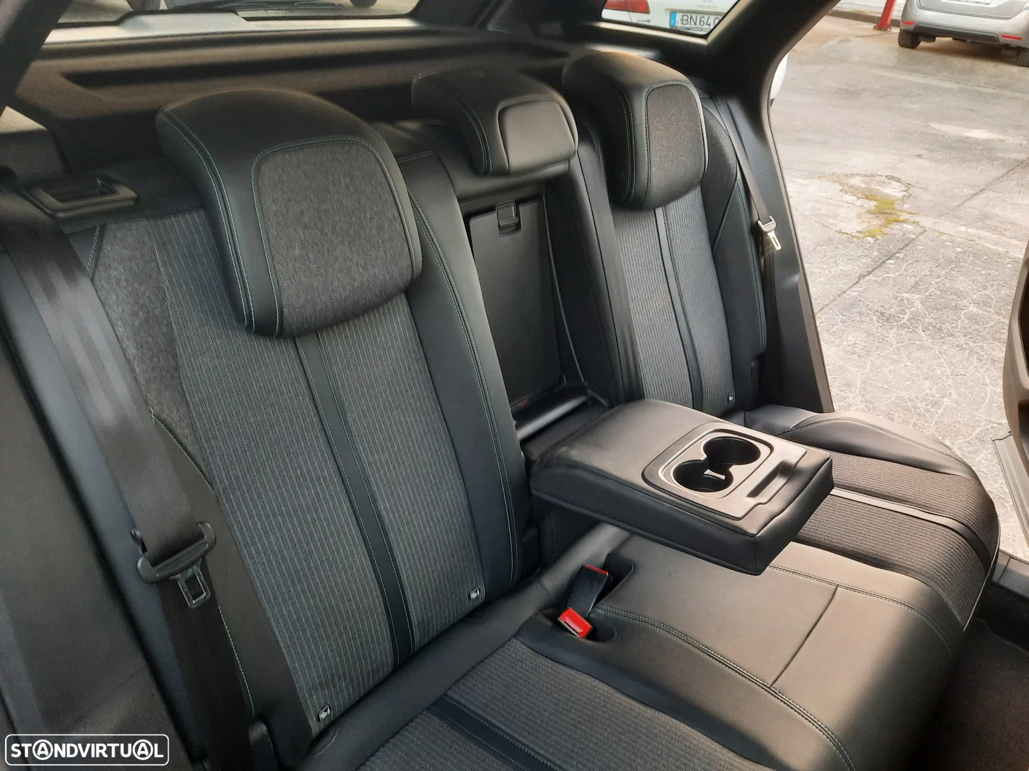 Peugeot 3008 1.6 Hybrid Allure Pack e-EAT8 - 39