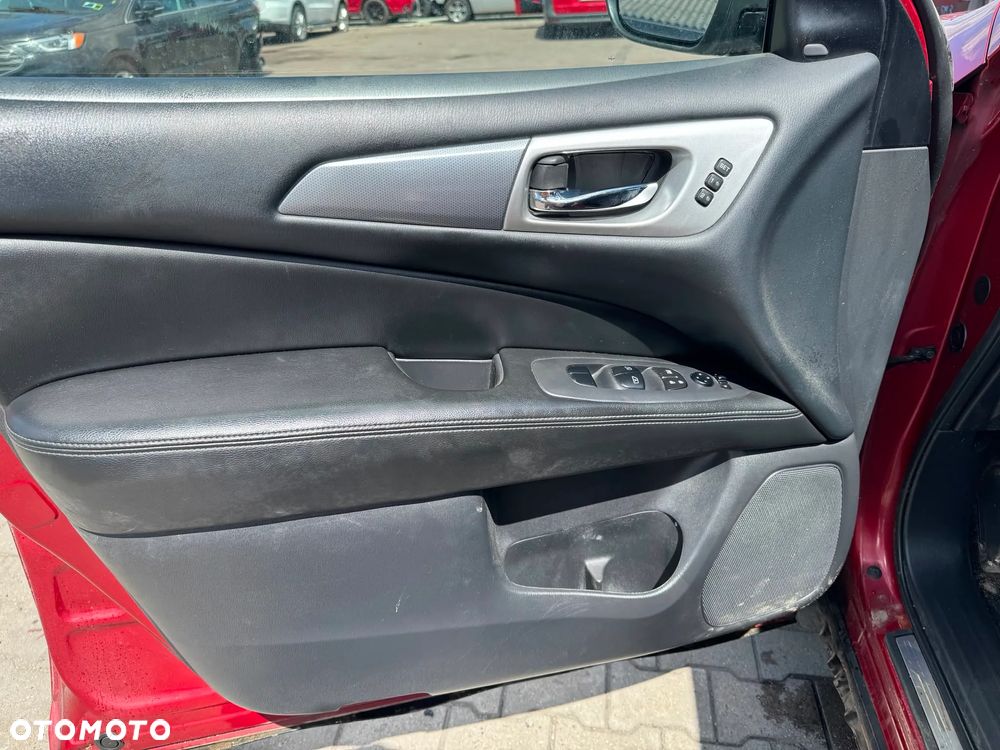Nissan Pathfinder - 10