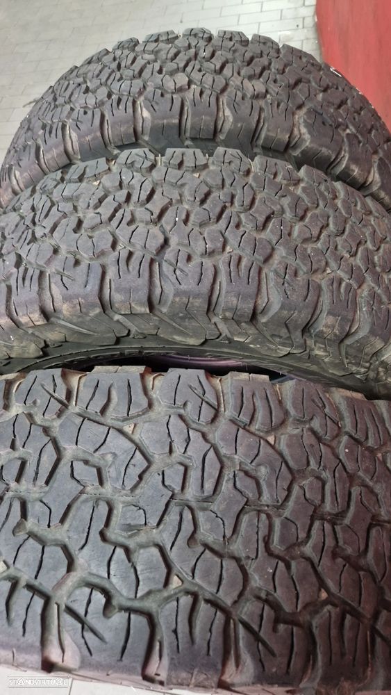 2 PNEUS 255/70/18 BFGOODRICH ALL TERRAIN T/A 117/114S K02 COM MAIS DE 90% DE PISO - 2