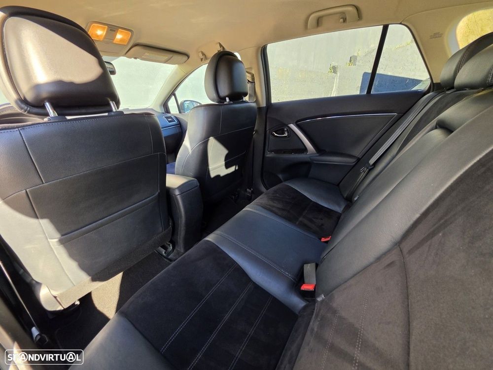 Toyota Avensis SW 2.0 D-4D Luxury+GPS - 13