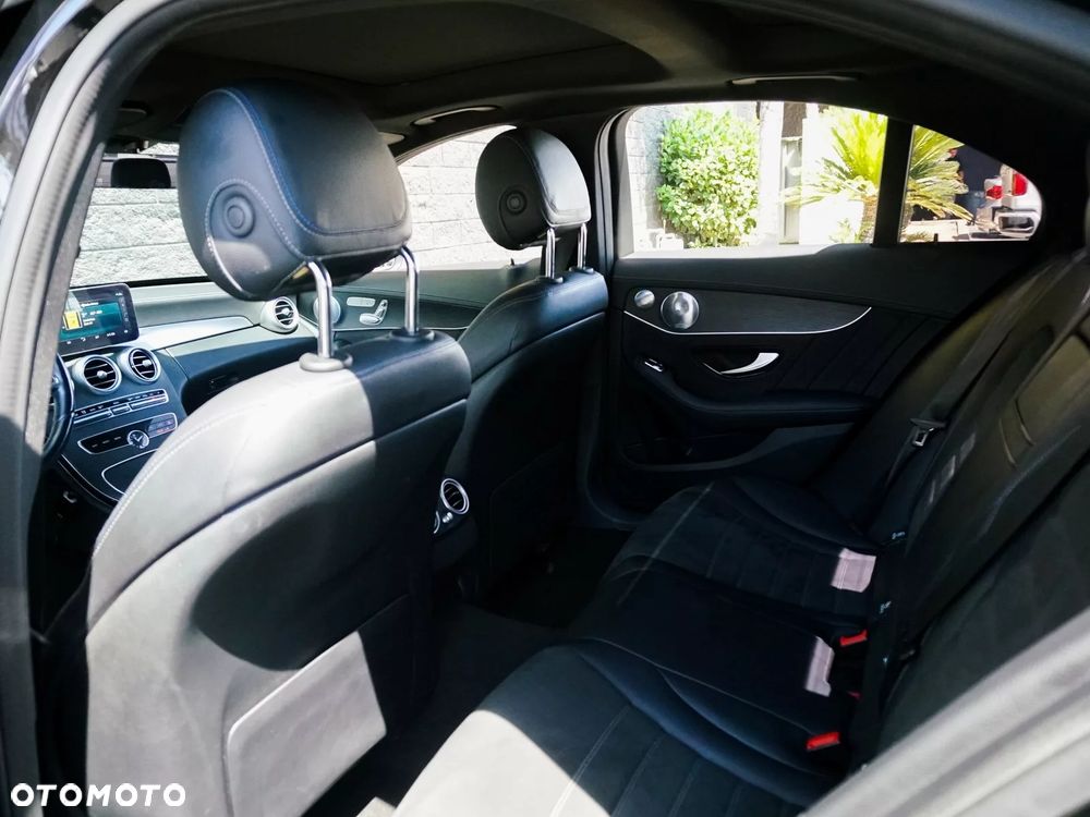 Mercedes-Benz Klasa C 300 9G-TRONIC AMG Line - 18