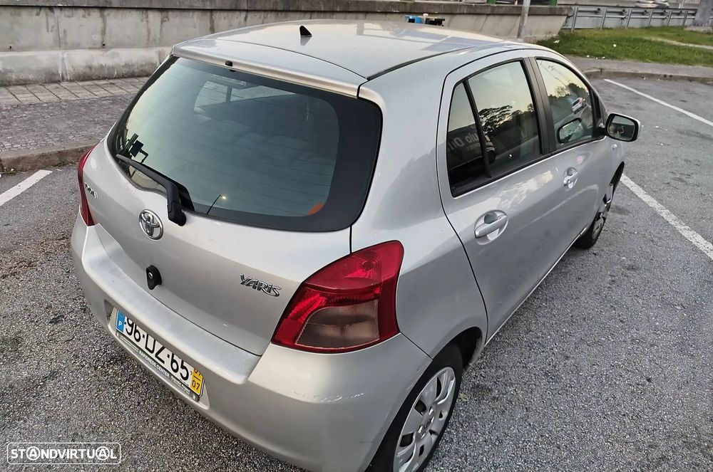 Toyota Yaris 1.0 VVT-i AC - 4