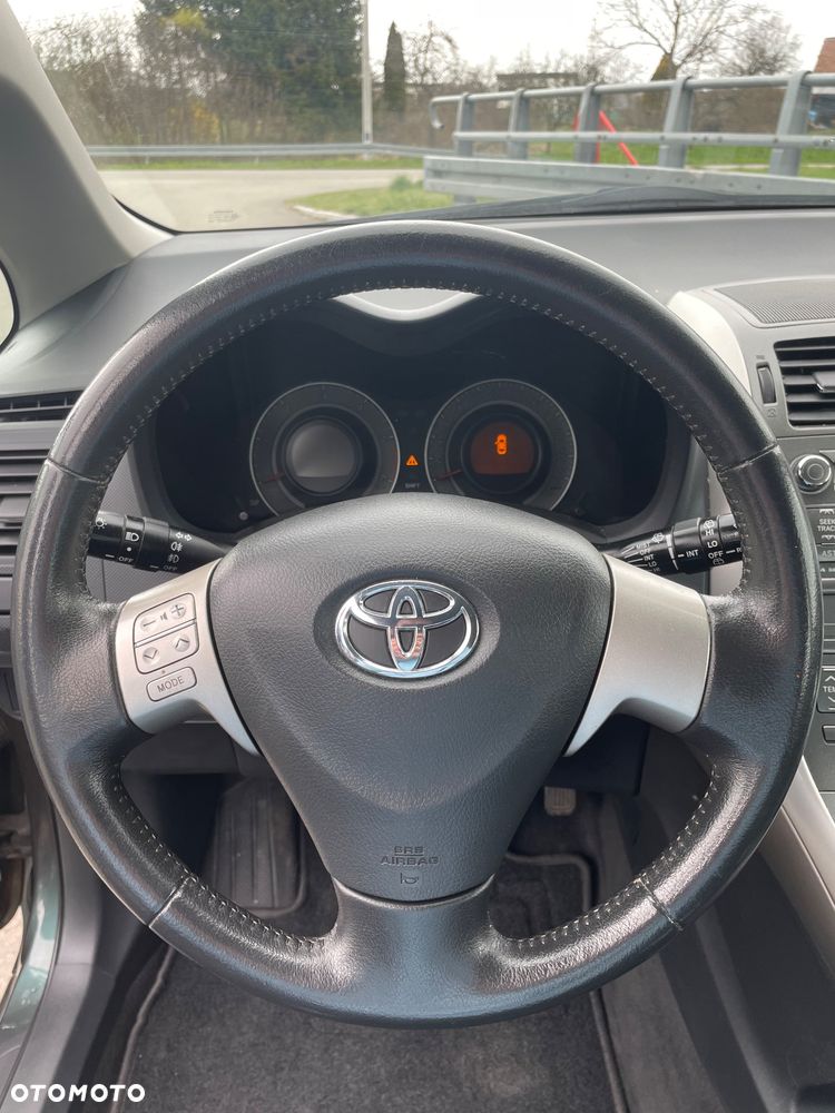 Toyota Auris - 18