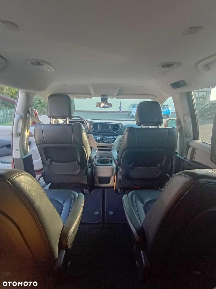 Chrysler Pacifica - 12