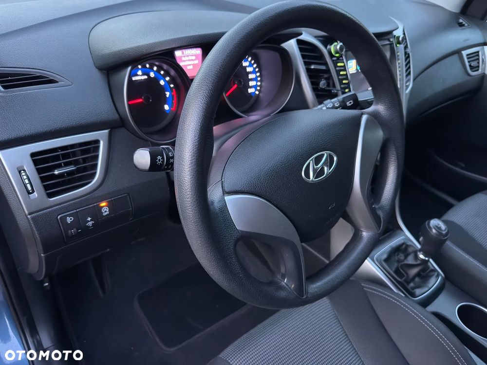 Hyundai i30 blue 1.4 Style - 12