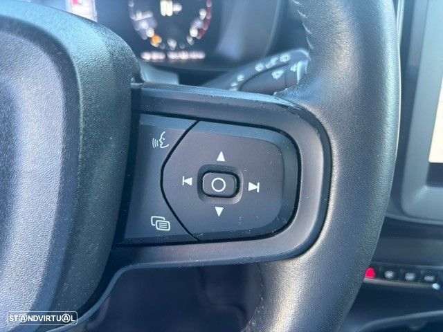 Volvo XC 40 1.5 T3 Tech Edition - 24