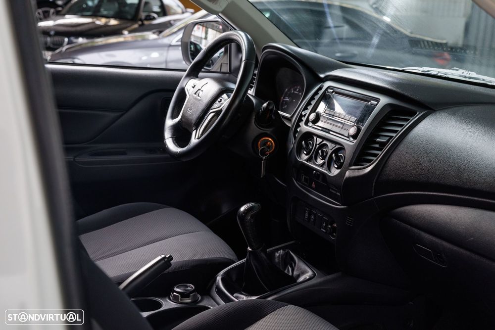 Mitsubishi L200 2.3 DI-D CD Invite 4WD - 9