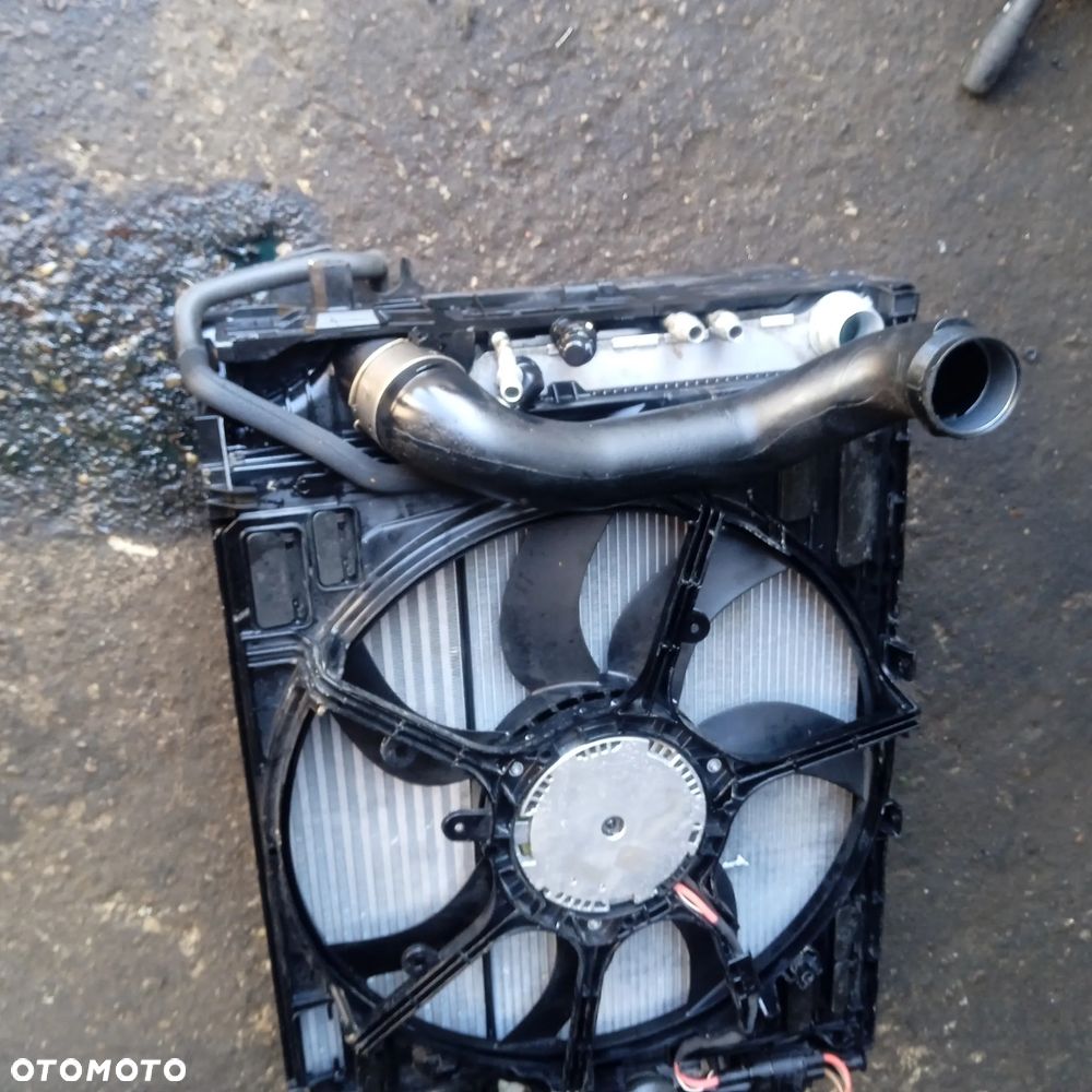 Pas przedni chłodnice BMW F10 F11 3.0I automat - 11
