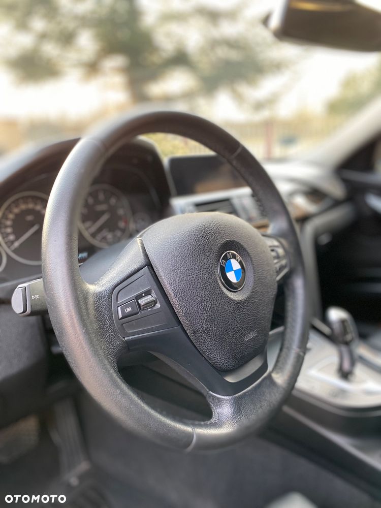 BMW Seria 3 318d - 15