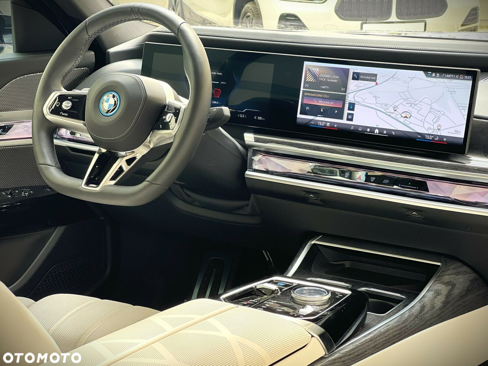 BMW i7 - 12