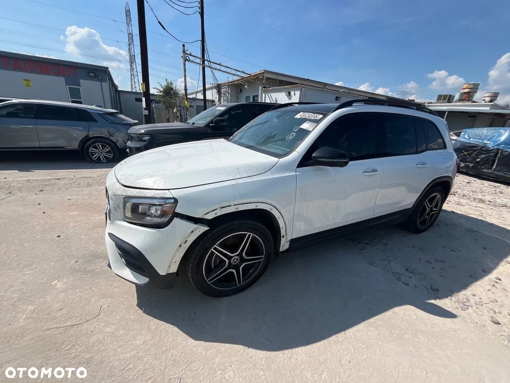 Mercedes-Benz GLB - 1
