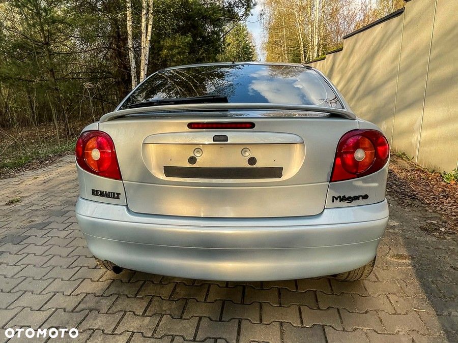 Renault Megane 1.6 - 21