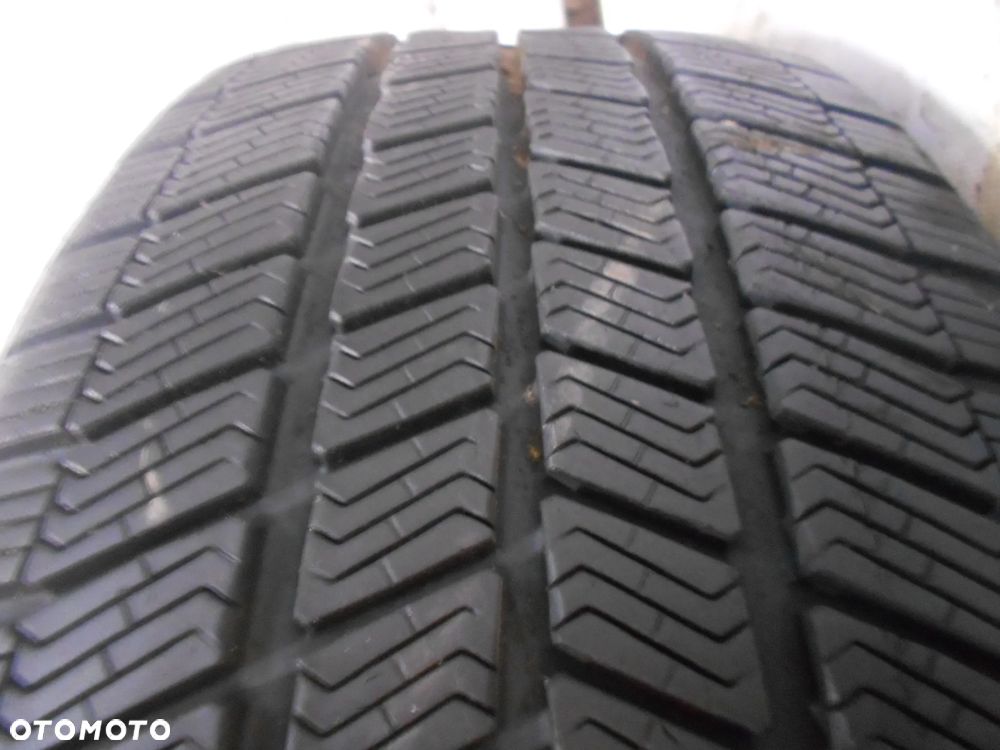 OPONA POJEDYNKA  225/40R18 TYFOON EUROSNOW II SILICA XL DOT 2720 8MM - 2