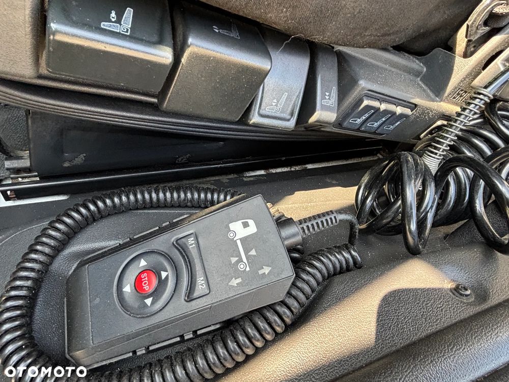 Mercedes-Benz ATEGO 1227 kontener z windą ,  kabina sypialna , webasto, klimatyzacja, niski przebieg , bezwypadkowy. (nie 1224, 1230) - 15