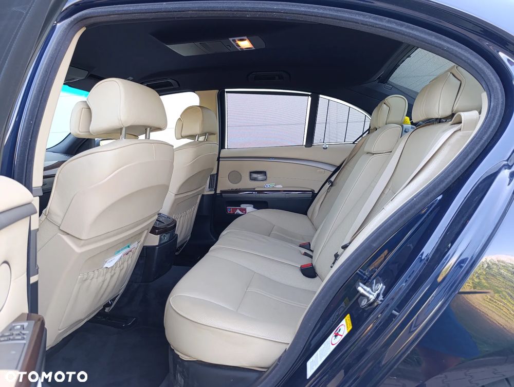 BMW Seria 7 740i - 10