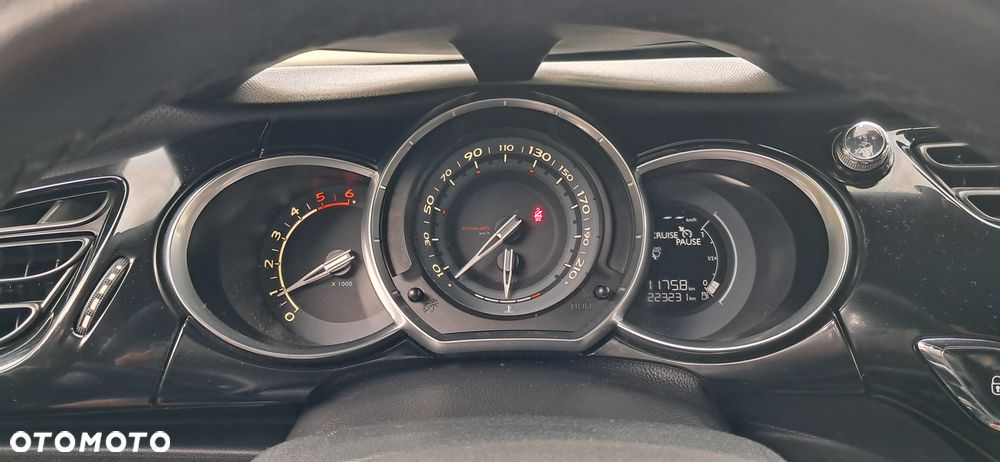 Citroën DS3 1.6 HDi 99g SoChic - 23