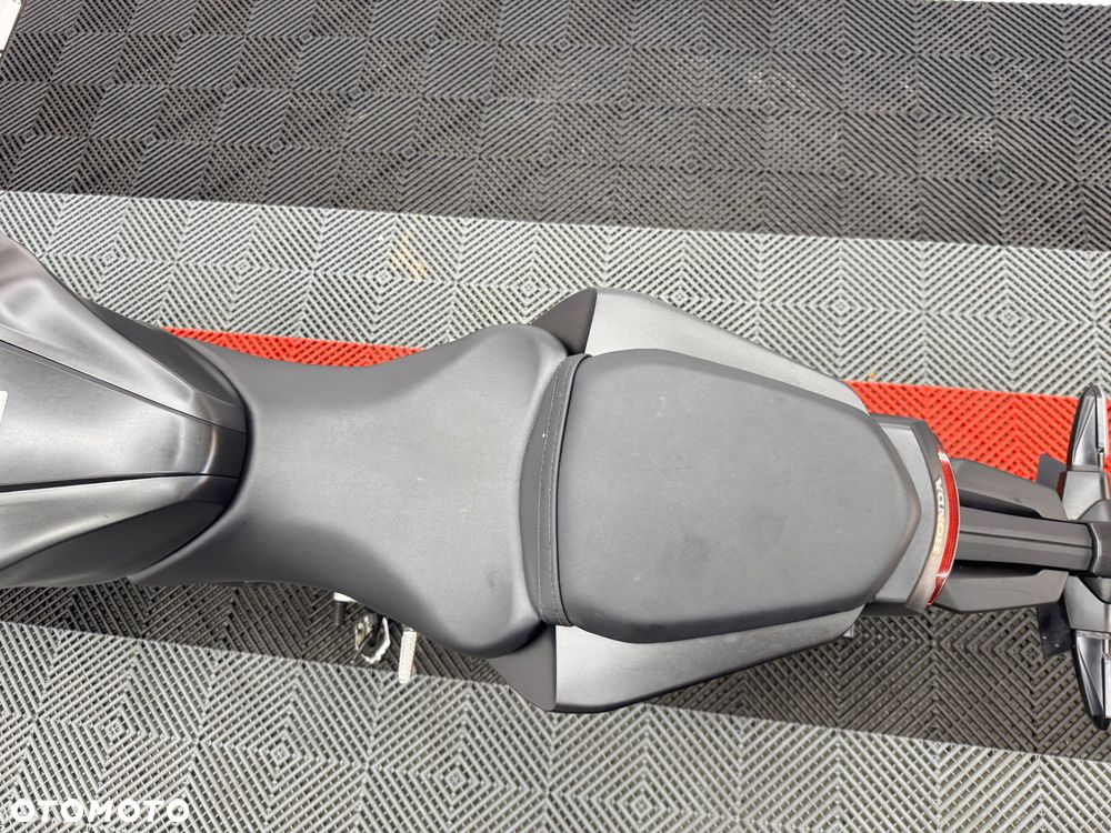 Honda CB - 21