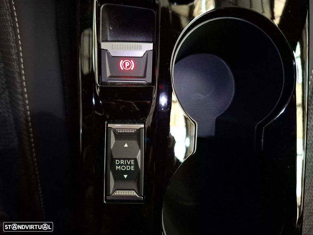 Peugeot 2008 1.2 PureTech Allure - 21