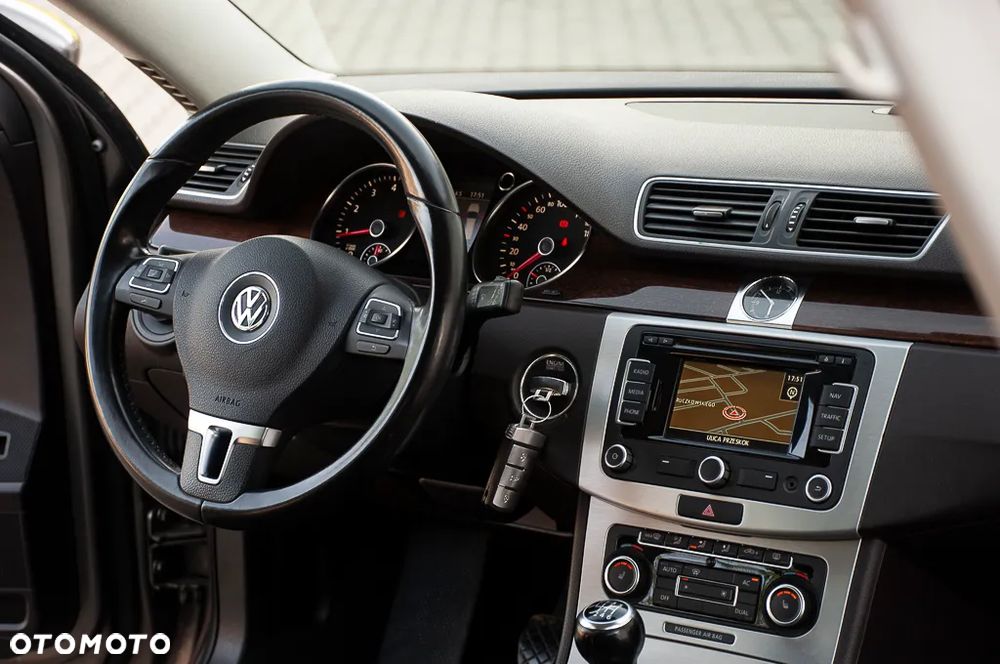 Volkswagen Passat 1.8 TSI Exclusive - 26