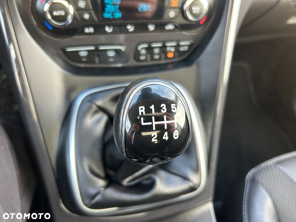 Ford Kuga 1.5 EcoBoost 2x4 Titanium - 20