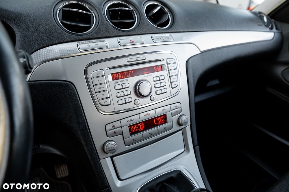 Ford Galaxy 2.0 Ambiente - 30