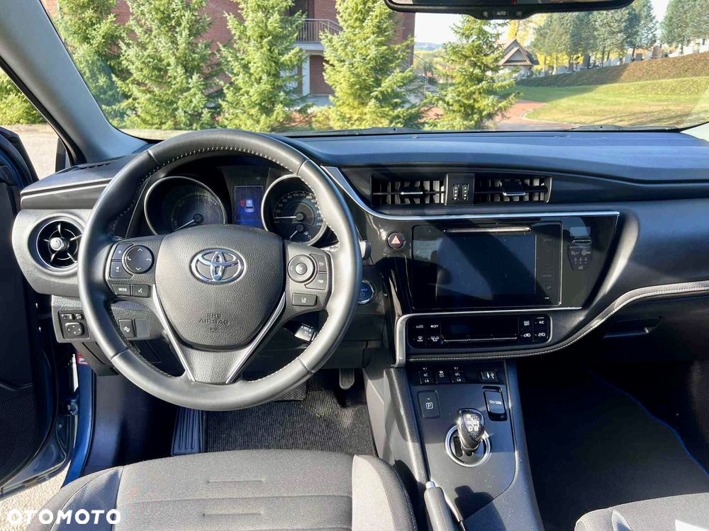 Toyota Auris - 11