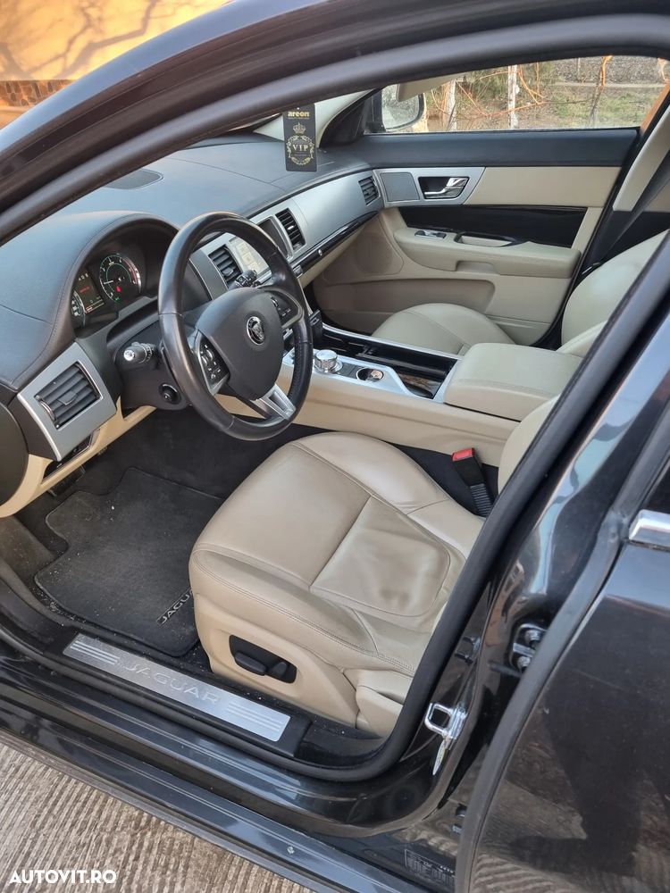 Jaguar XF 2.2D Premium Luxury - 5