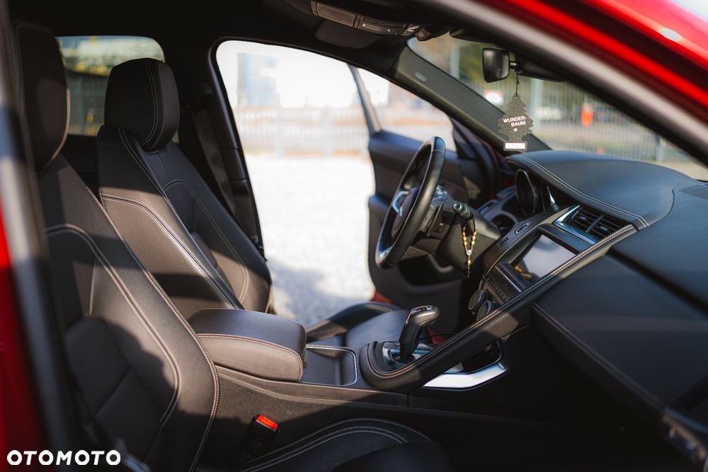 Jaguar E-Pace 2.0 i4D AWD R-Dynamic - 13