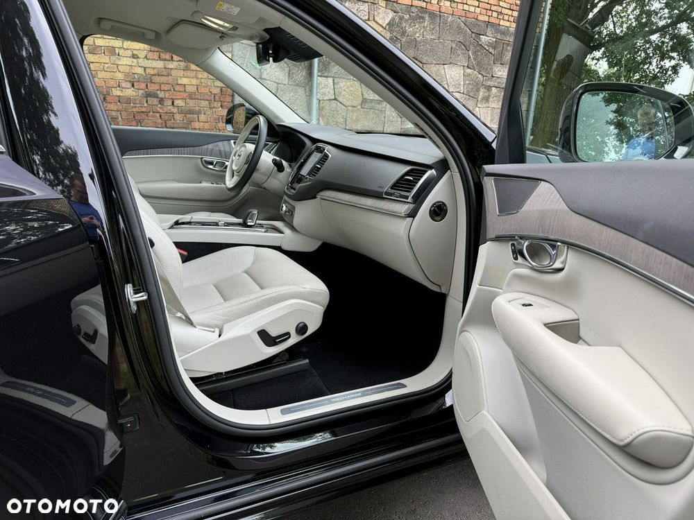 Volvo XC 90 T8 AWD Plug-In Hybrid Core 7os - 35