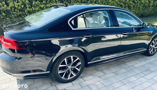 Volkswagen Passat - 1