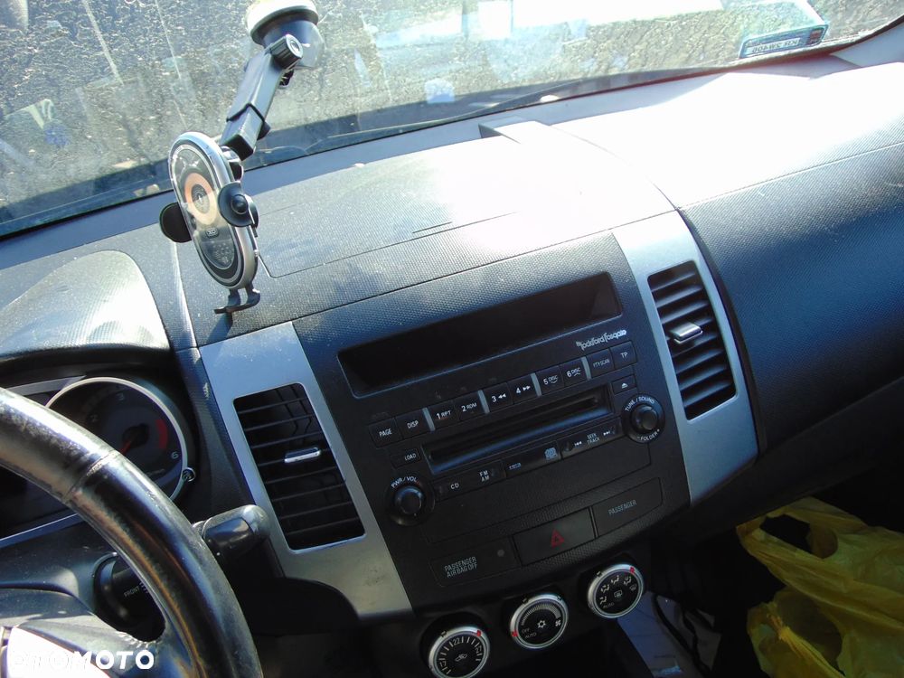 RADIO PANEL KOMPLET MITSUBISHI OUTLANDER II EUROPA ROCKFORD - 1