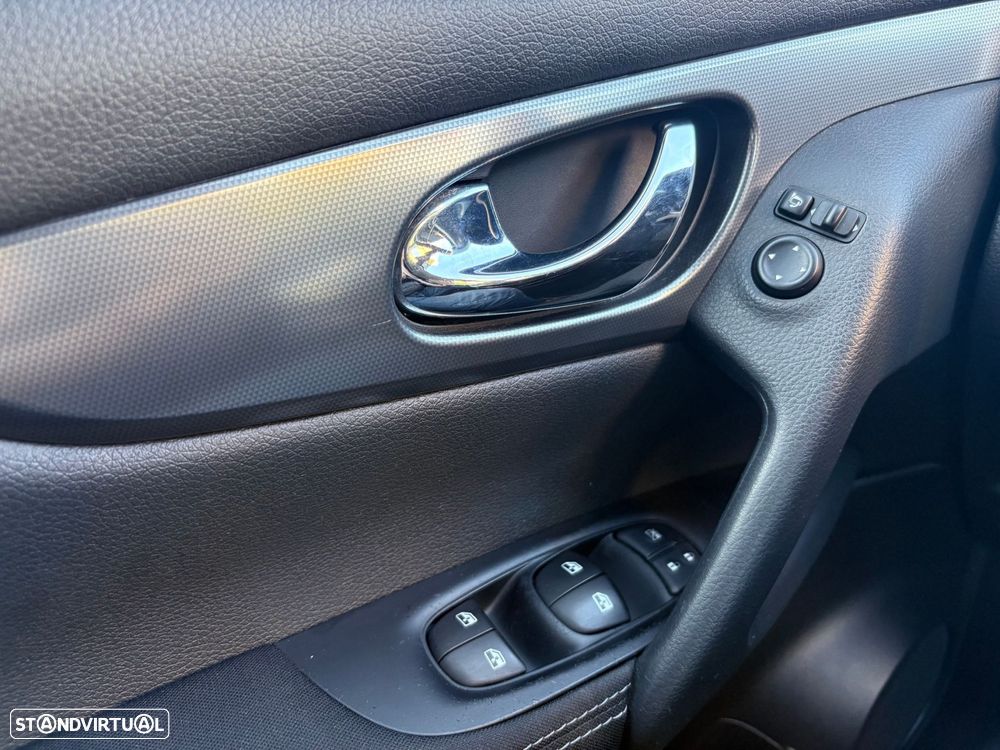 Nissan Qashqai 1.2 DIG-T N-Connecta 18 - 34