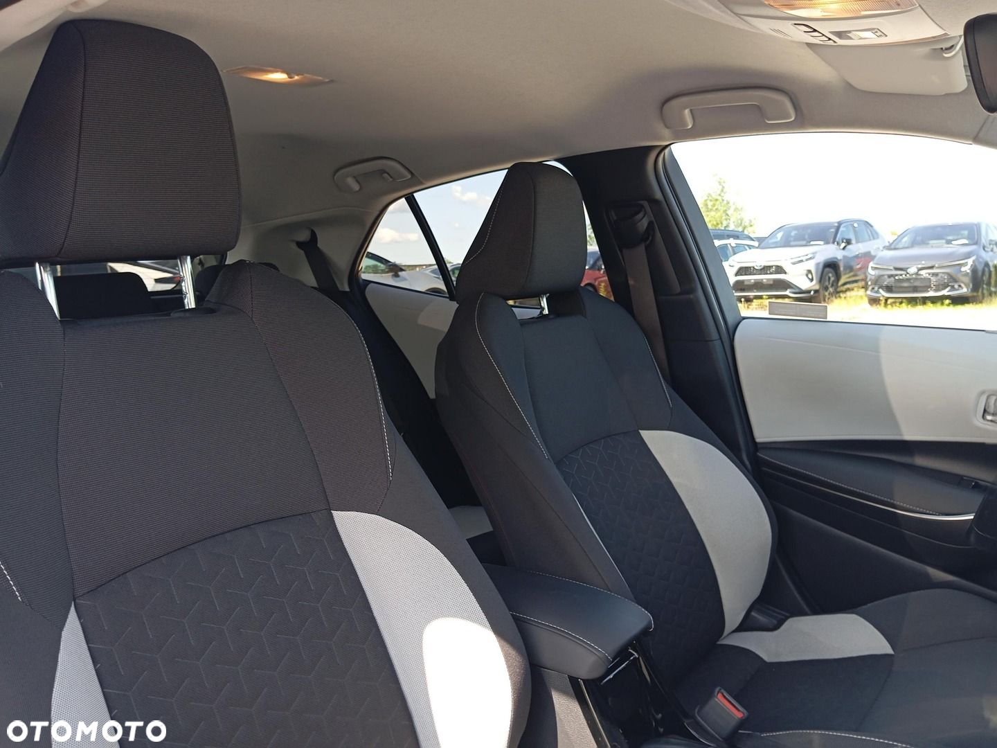 Toyota Corolla 1.8 Hybrid Comfort - 17